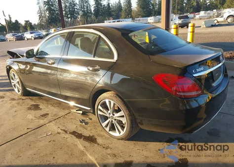 2018 Mercedes-Benz C 300 4Matic из США, поврежденный, VIN 55SWF4KB5JU243853